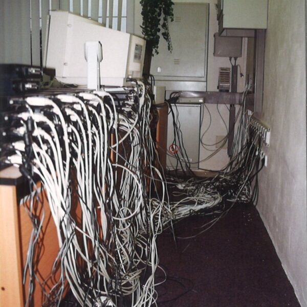 S modemy přibývaly i kabely