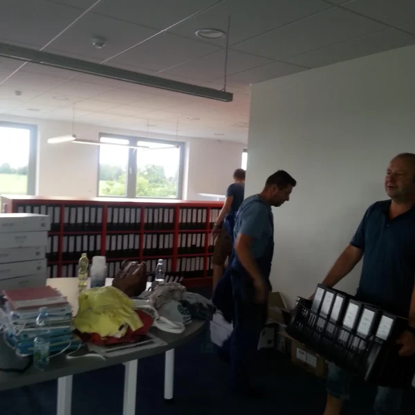 Stěhujeme se a s námi i všechny papírové smlouvy seřazené dle RAAL kódů…cca 650 šanonů (2017)